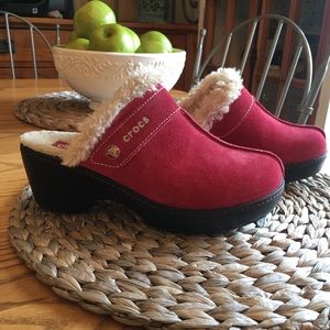 CROCS red fur lined clogs Size 6